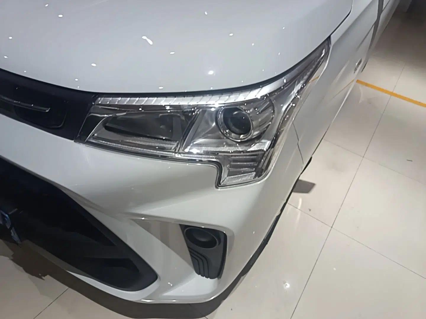 Dongfeng Fengon 380 2022 1.5L Luxury Edition Passenger Vehicle 5 Seats — миниатюра 8