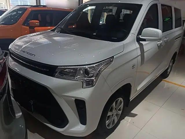 Dongfeng Fengon 380 2022 1.5L Luxury Edition Passenger Vehicle 5 Seats
