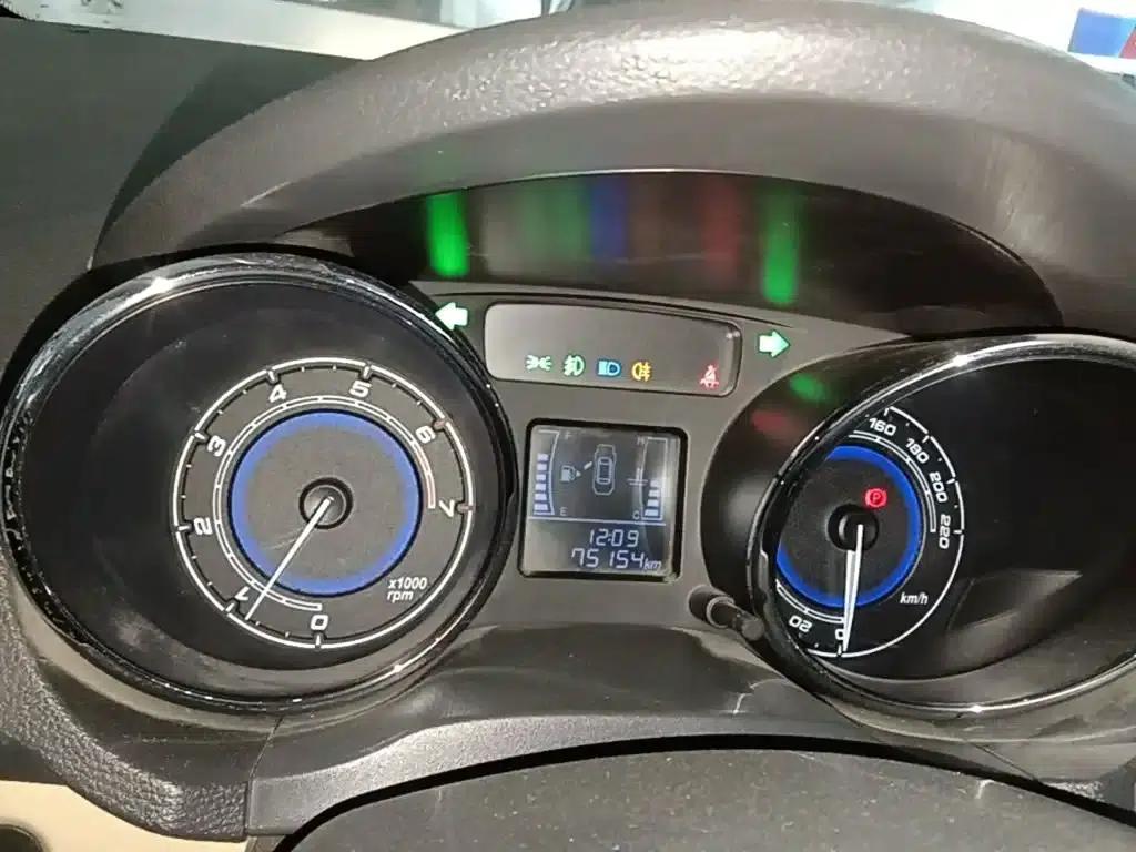 Chery E3 2015 1.5L Manual Smart Edition — миниатюра 12