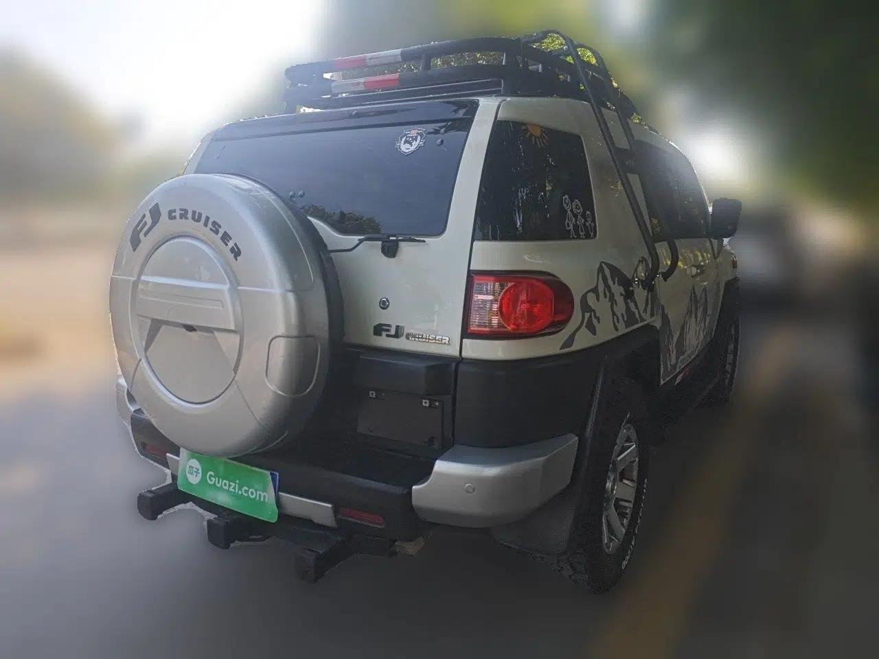 Toyota FJ Cruiser — миниатюра 6