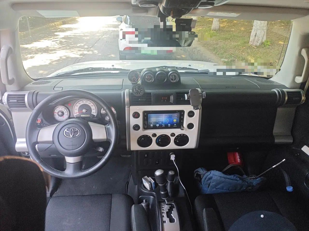 Toyota FJ Cruiser — миниатюра 9