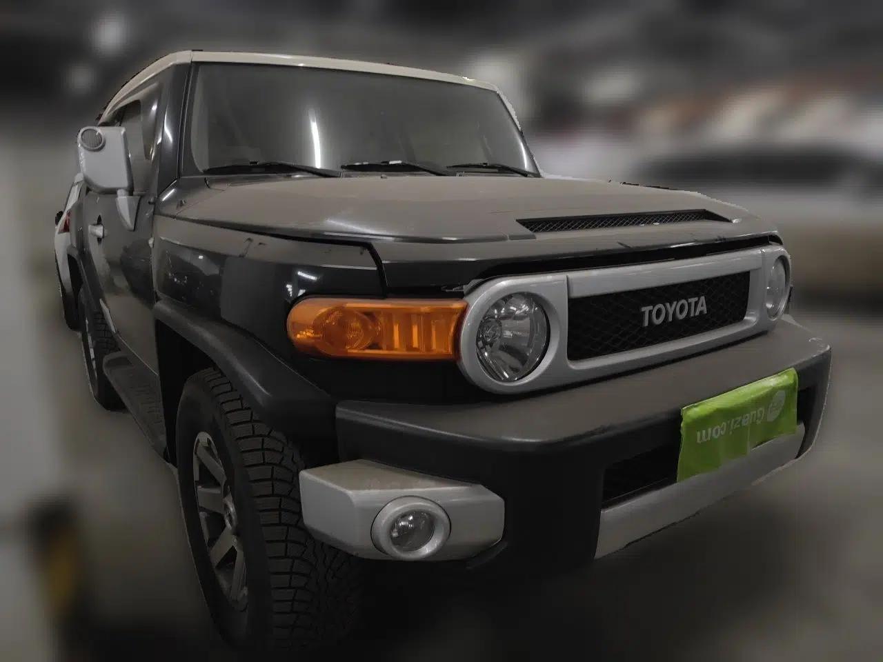 Toyota FJ Cruiser — миниатюра 3