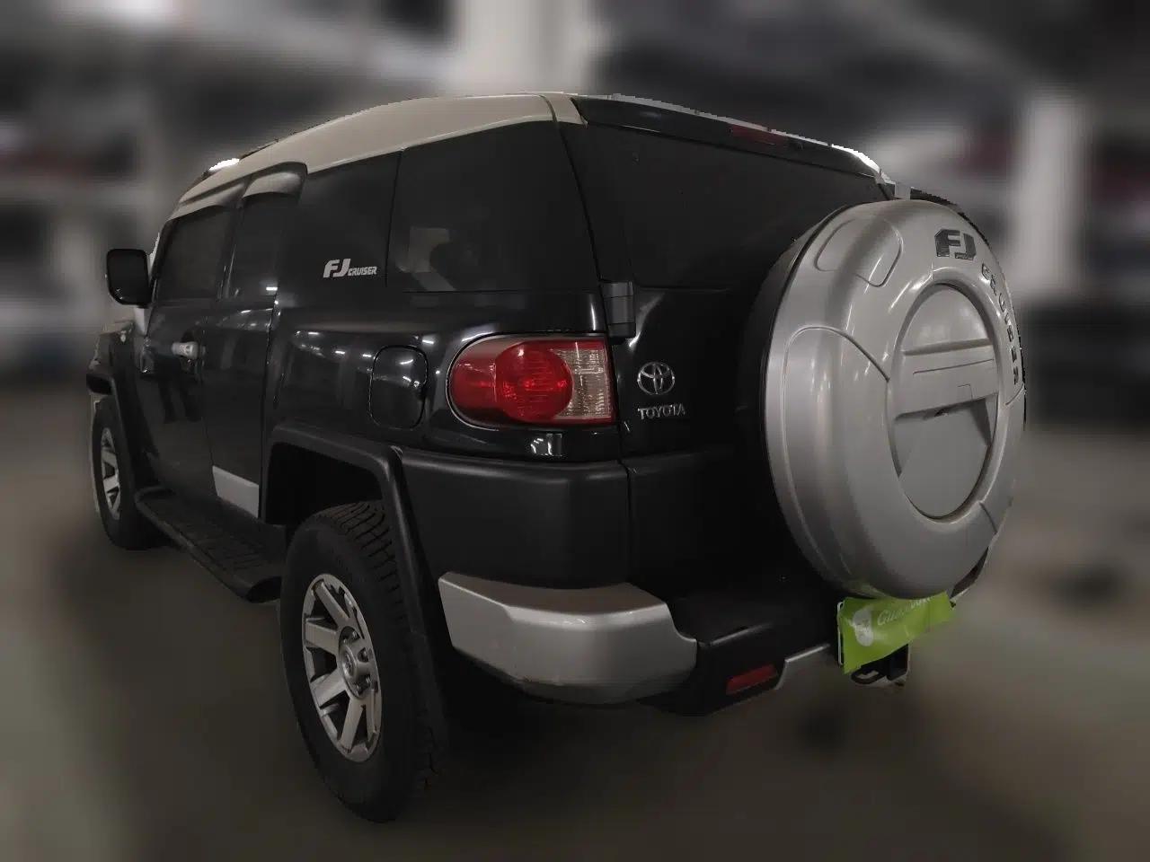 Toyota FJ Cruiser — миниатюра 4