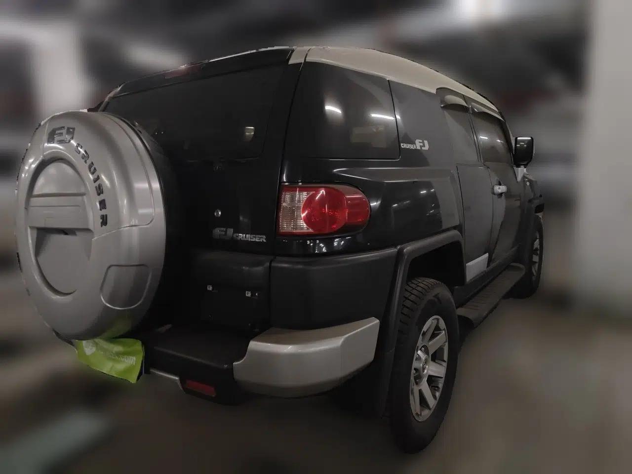 Toyota FJ Cruiser — миниатюра 6