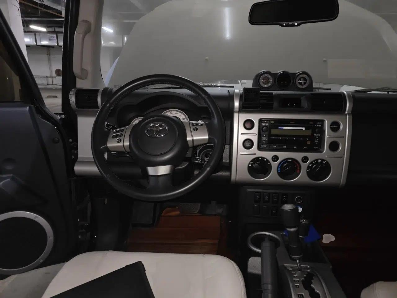 Toyota FJ Cruiser — миниатюра 10