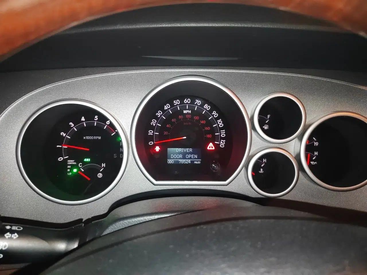 Toyota Sequoia 2010 5.7 Platinum Edition — миниатюра 11