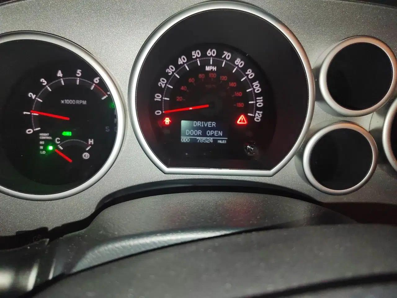 Toyota Sequoia 2010 5.7 Platinum Edition — миниатюра 12