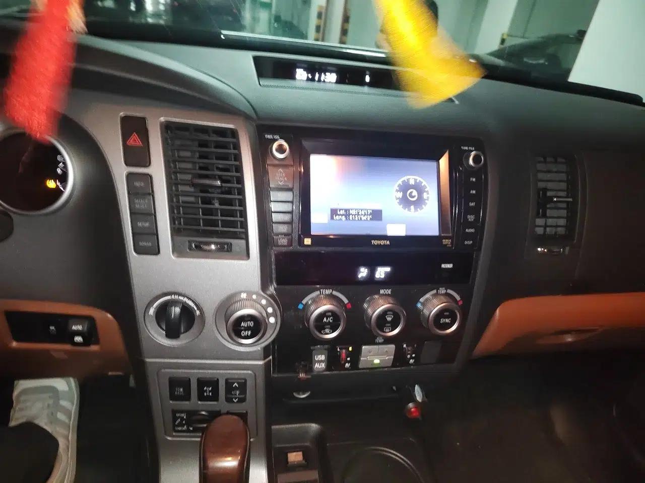Toyota Sequoia 2010 5.7 Platinum Edition — миниатюра 13