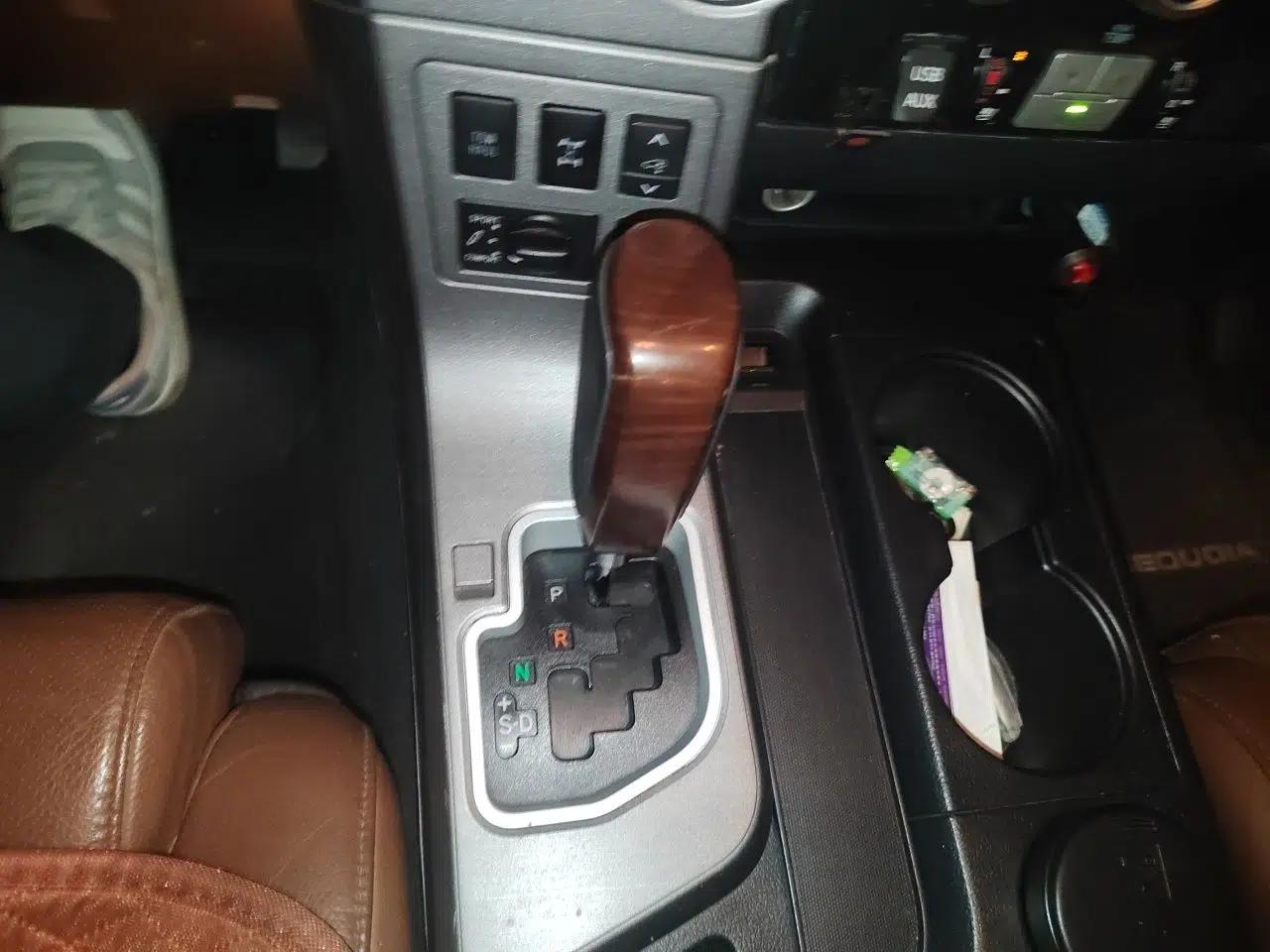 Toyota Sequoia 2010 5.7 Platinum Edition — миниатюра 14