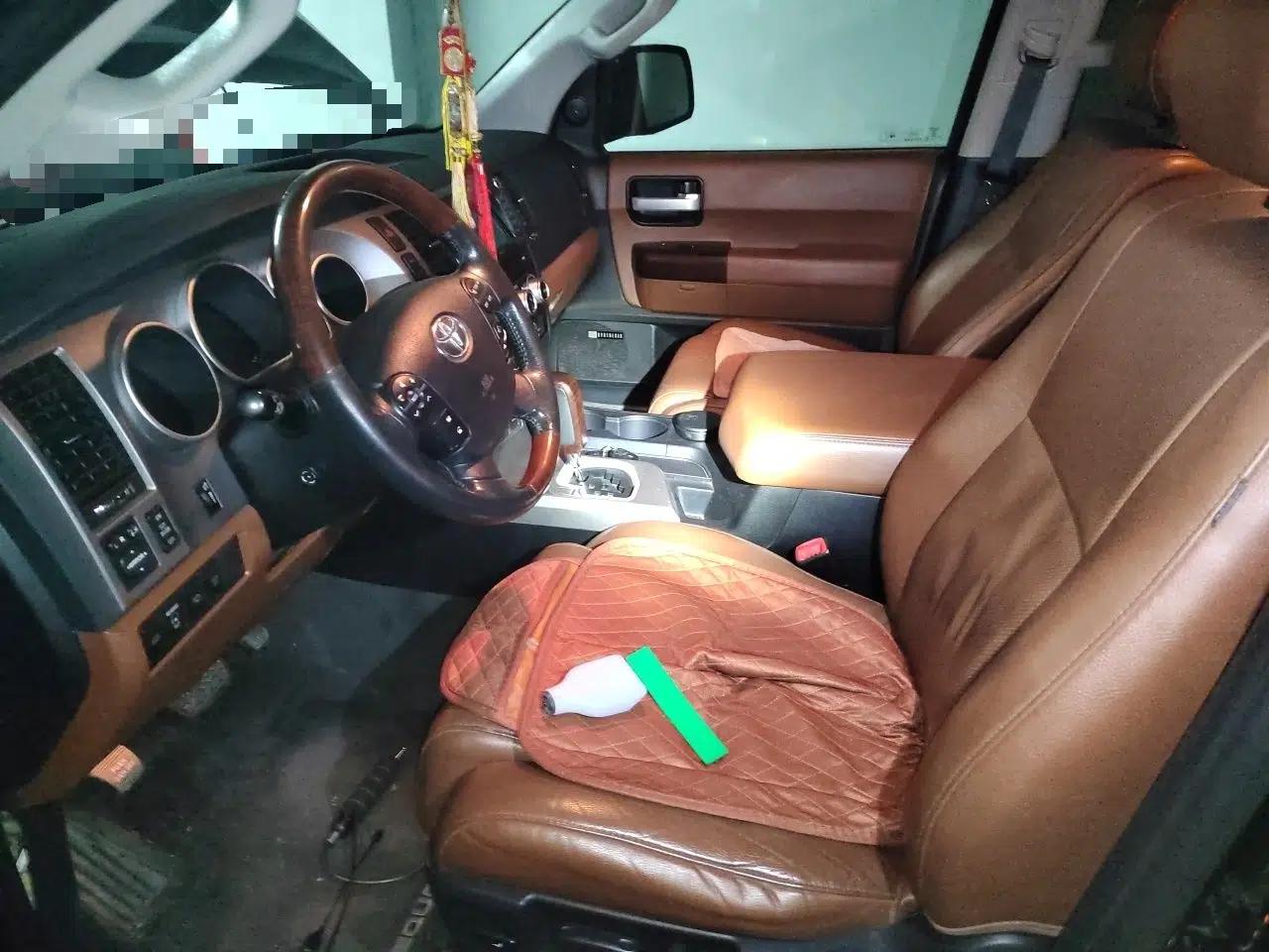 Toyota Sequoia 2010 5.7 Platinum Edition — миниатюра 15