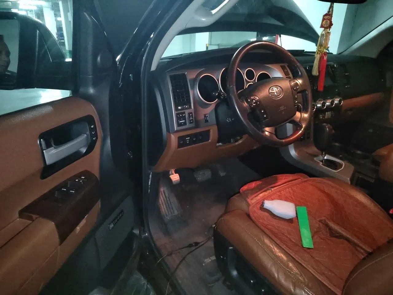 Toyota Sequoia 2010 5.7 Platinum Edition — миниатюра 16