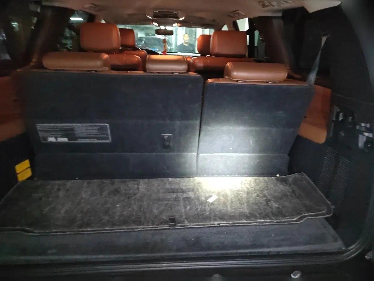 Toyota Sequoia 2010 5.7 Platinum Edition — миниатюра 19