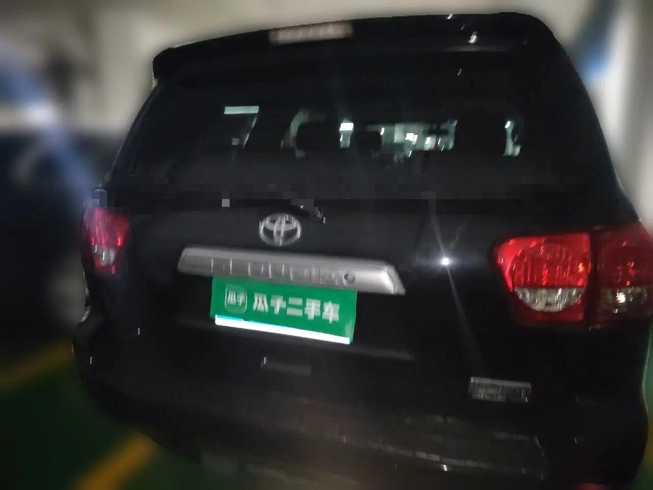 Toyota Sequoia 2010 5.7 Platinum Edition — миниатюра 5