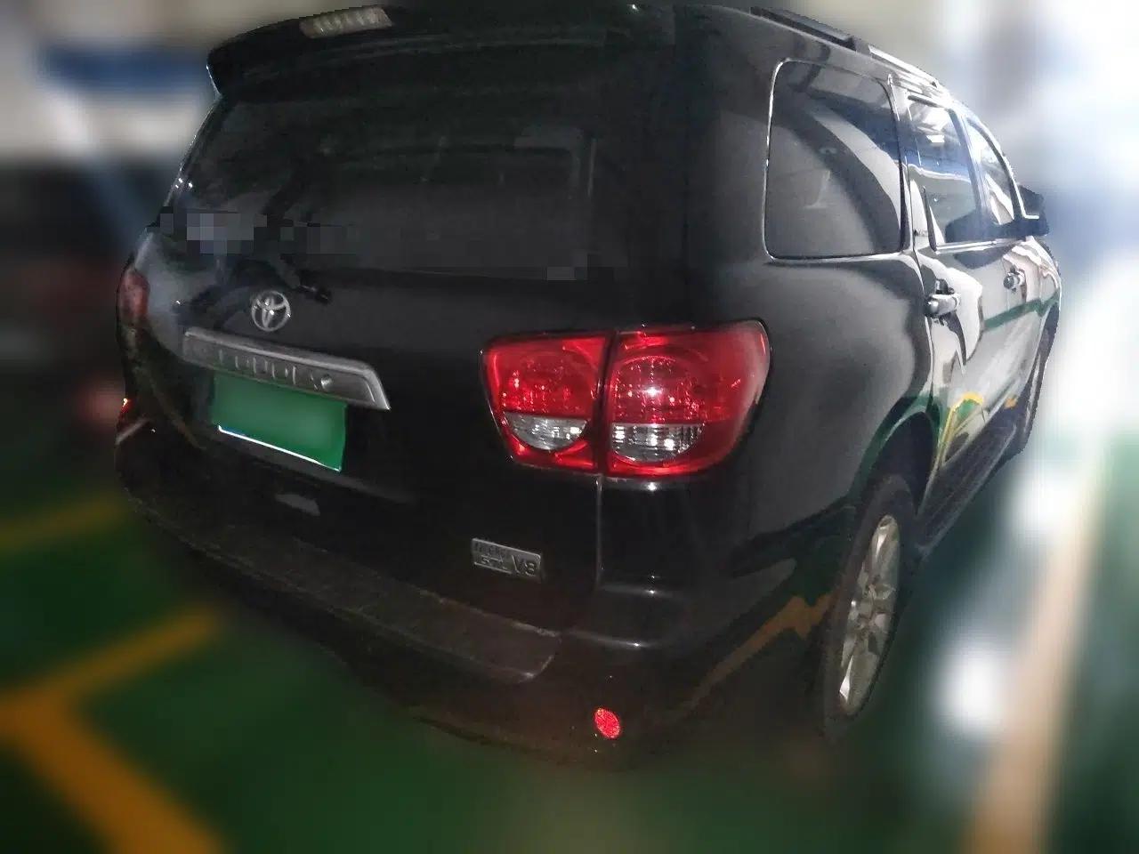 Toyota Sequoia 2010 5.7 Platinum Edition — миниатюра 6