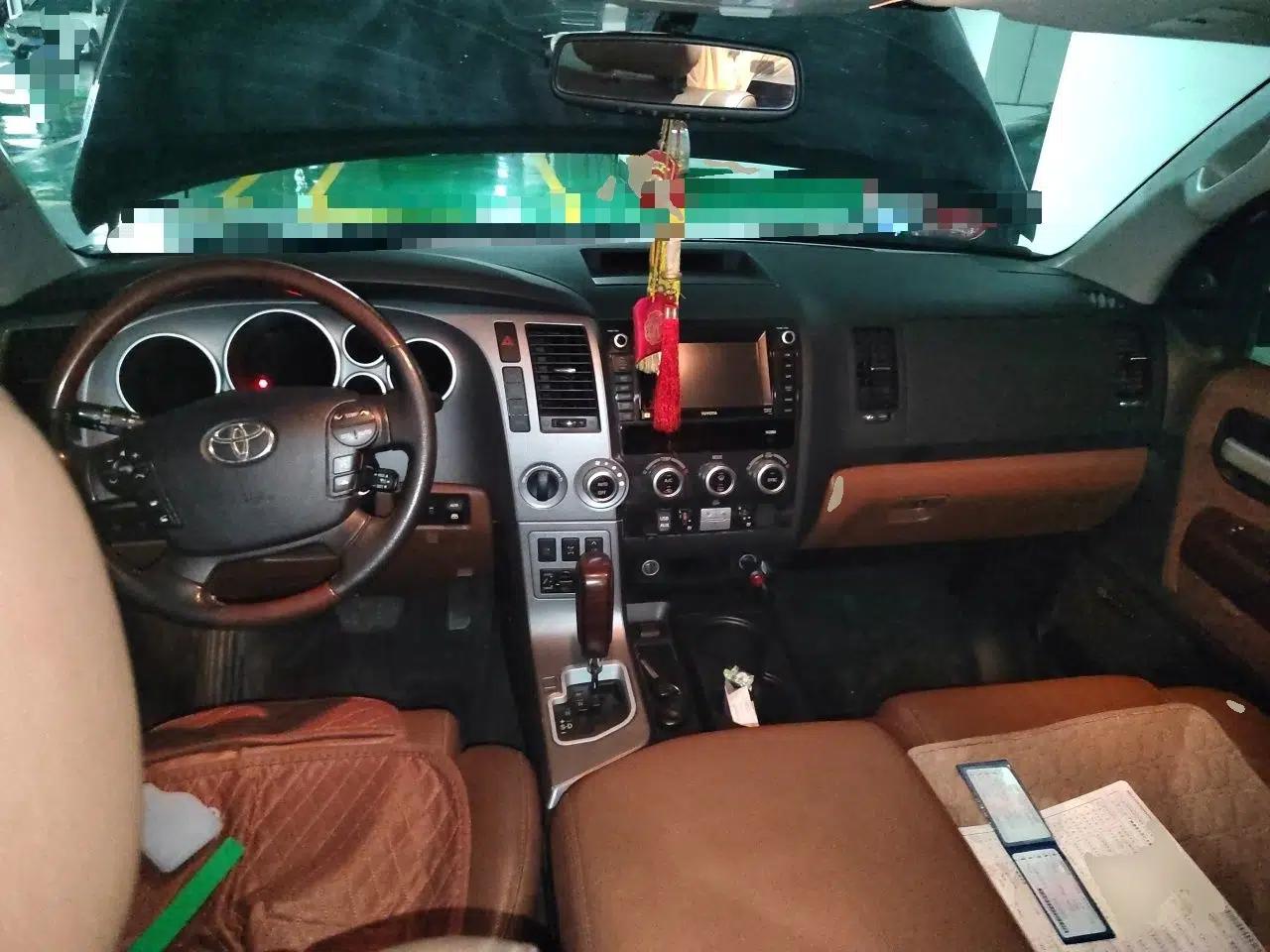 Toyota Sequoia 2010 5.7 Platinum Edition — миниатюра 9