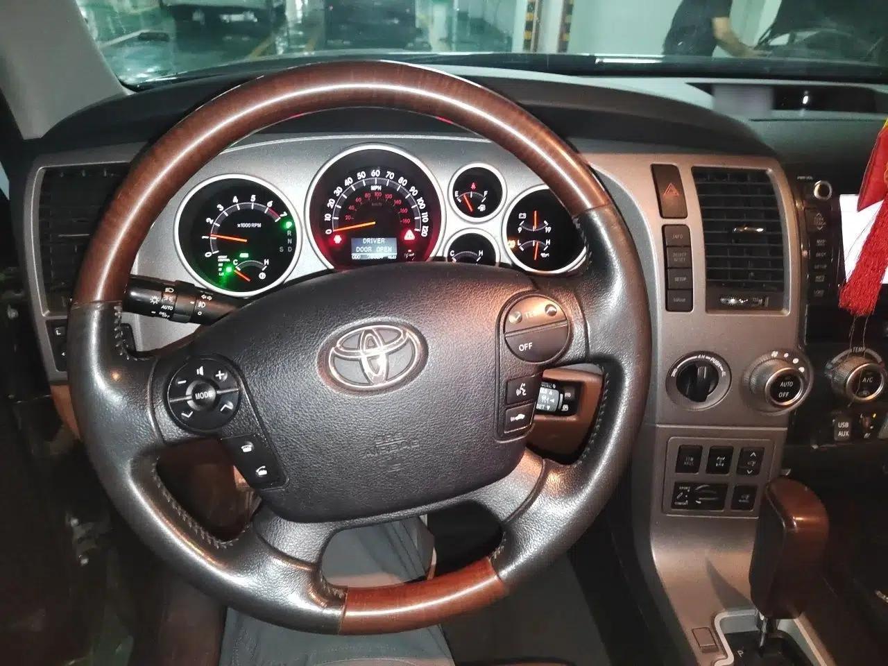 Toyota Sequoia 2010 5.7 Platinum Edition — миниатюра 10