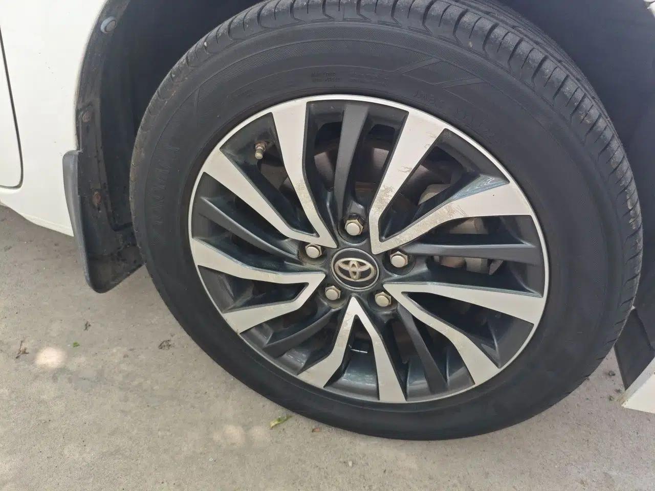 Toyota Corolla Hybrid E+ 2019 1.8L E-CVT Leading Edition — миниатюра 8