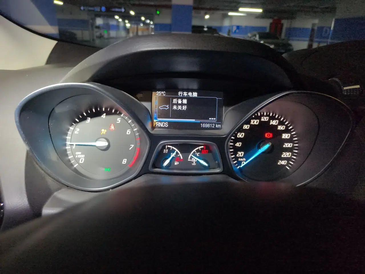 Ford Kuga 2015 2.0L GTDi Four-Wheel-Drive Sport Model — миниатюра 11
