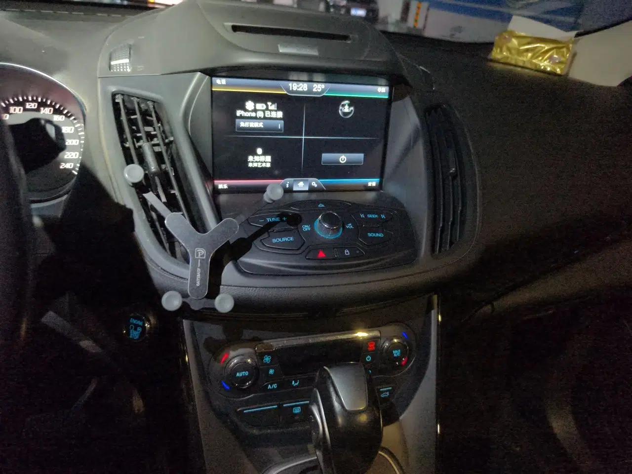 Ford Kuga 2015 2.0L GTDi Four-Wheel-Drive Sport Model — миниатюра 13