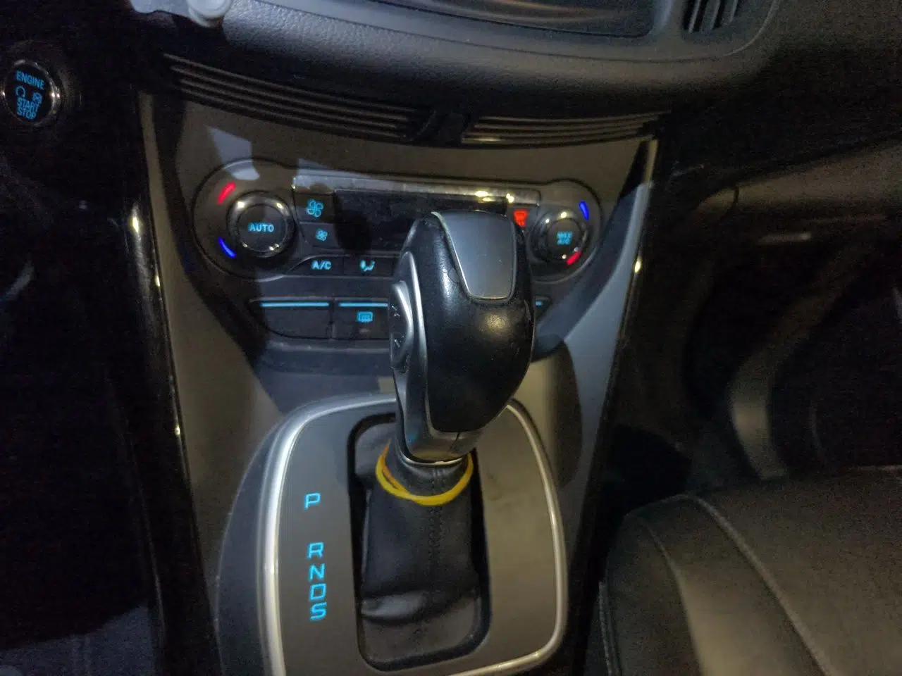 Ford Kuga 2015 2.0L GTDi Four-Wheel-Drive Sport Model — миниатюра 14