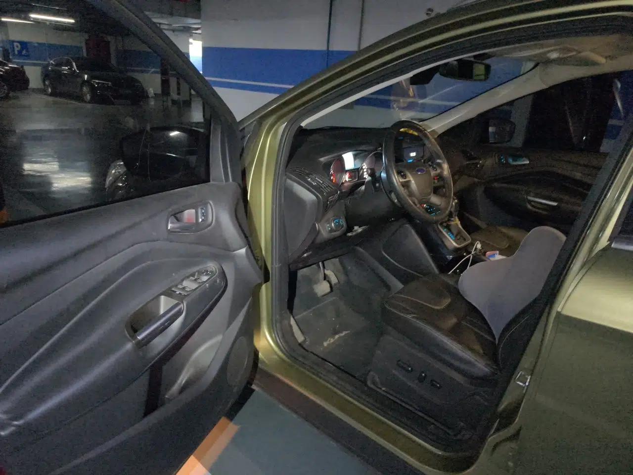 Ford Kuga 2015 2.0L GTDi Four-Wheel-Drive Sport Model — миниатюра 16