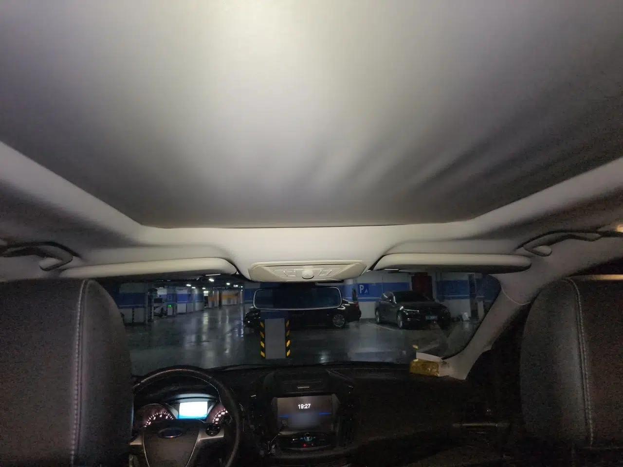 Ford Kuga 2015 2.0L GTDi Four-Wheel-Drive Sport Model — миниатюра 18