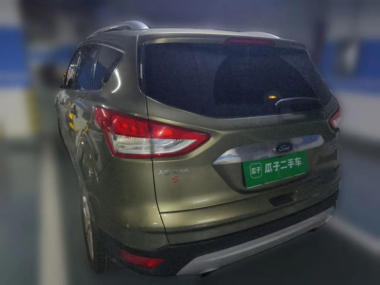 Ford Kuga 2015 2.0L GTDi Four-Wheel-Drive Sport Model — миниатюра 4