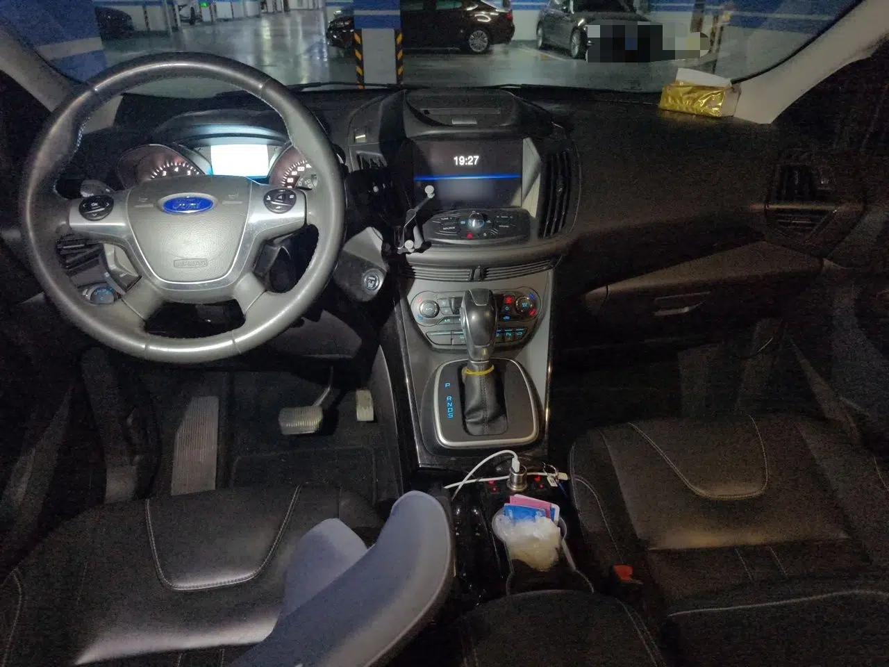Ford Kuga 2015 2.0L GTDi Four-Wheel-Drive Sport Model — миниатюра 9