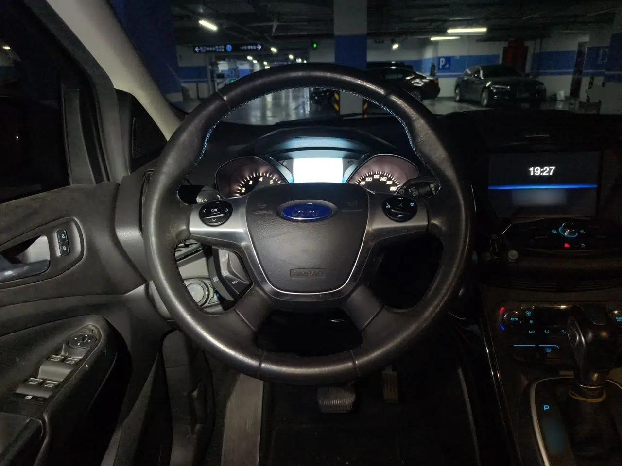 Ford Kuga 2015 2.0L GTDi Four-Wheel-Drive Sport Model — миниатюра 10