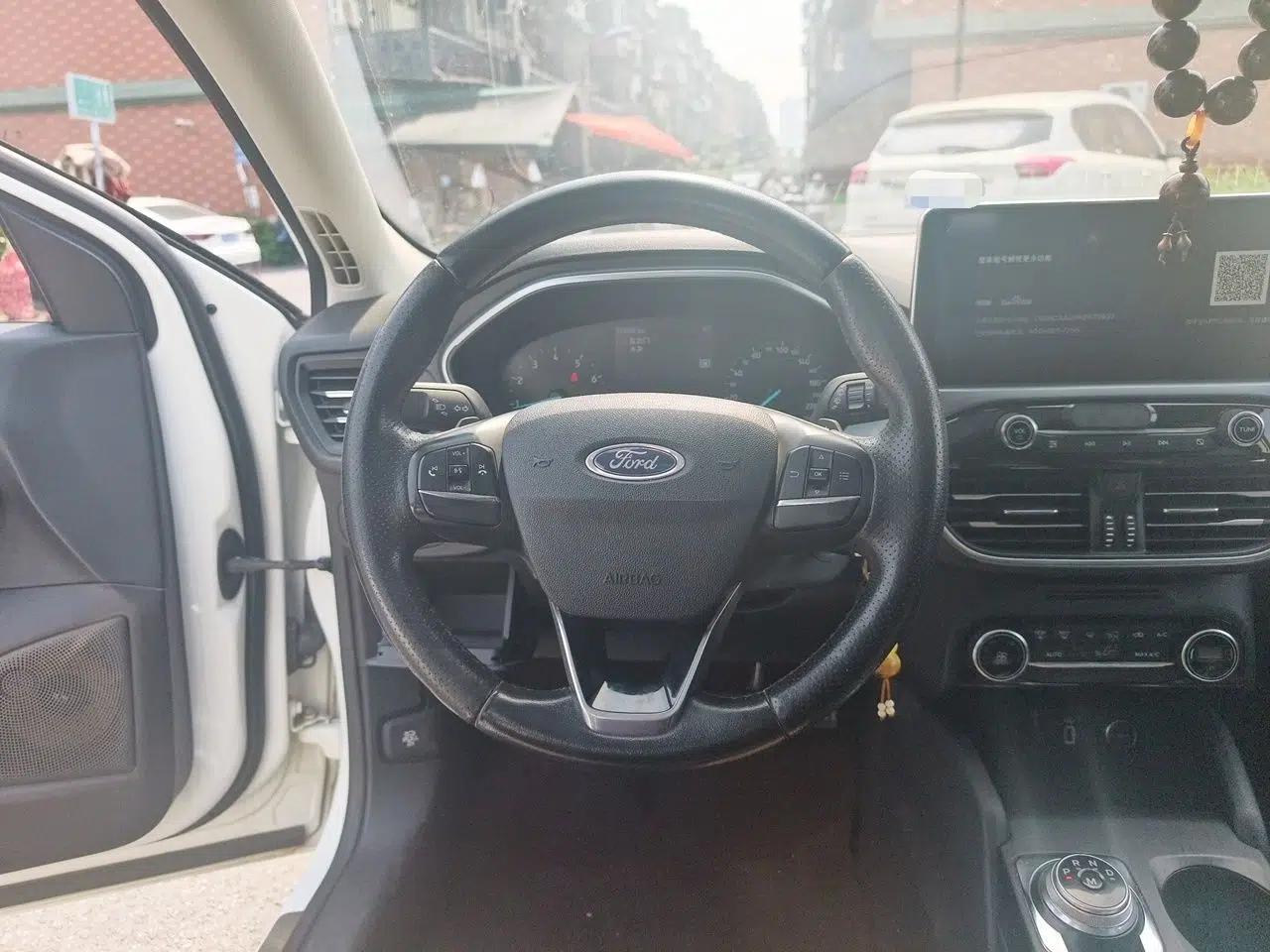 Ford Focus Active 2020 EcoBoost 180 Automatic Trendy Model — миниатюра 10