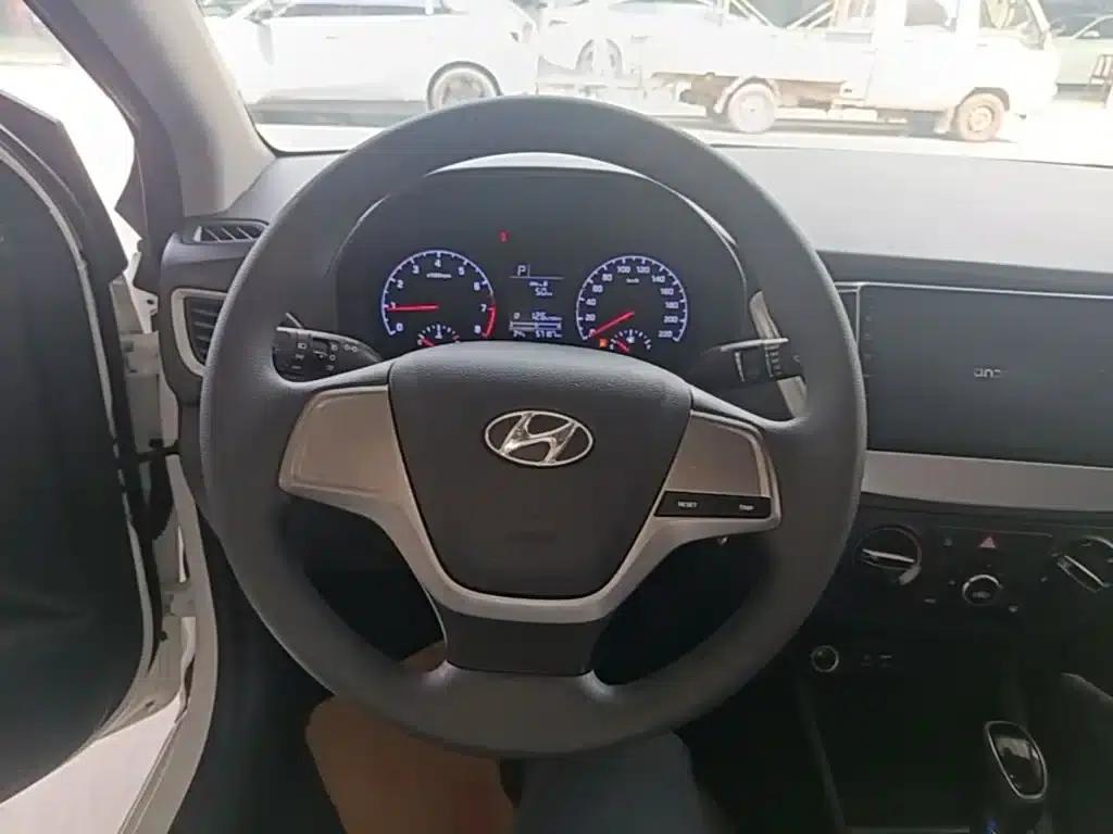 2016 Hyundai Verna 1.4L Automatic GLS (Cool Edition) — миниатюра 11