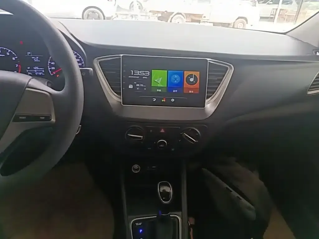 2016 Hyundai Verna 1.4L Automatic GLS (Cool Edition) — миниатюра 13