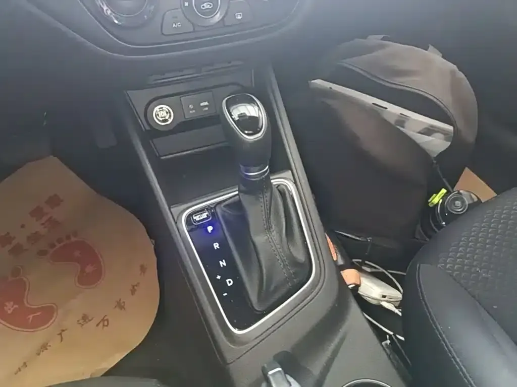 2016 Hyundai Verna 1.4L Automatic GLS (Cool Edition) — миниатюра 14