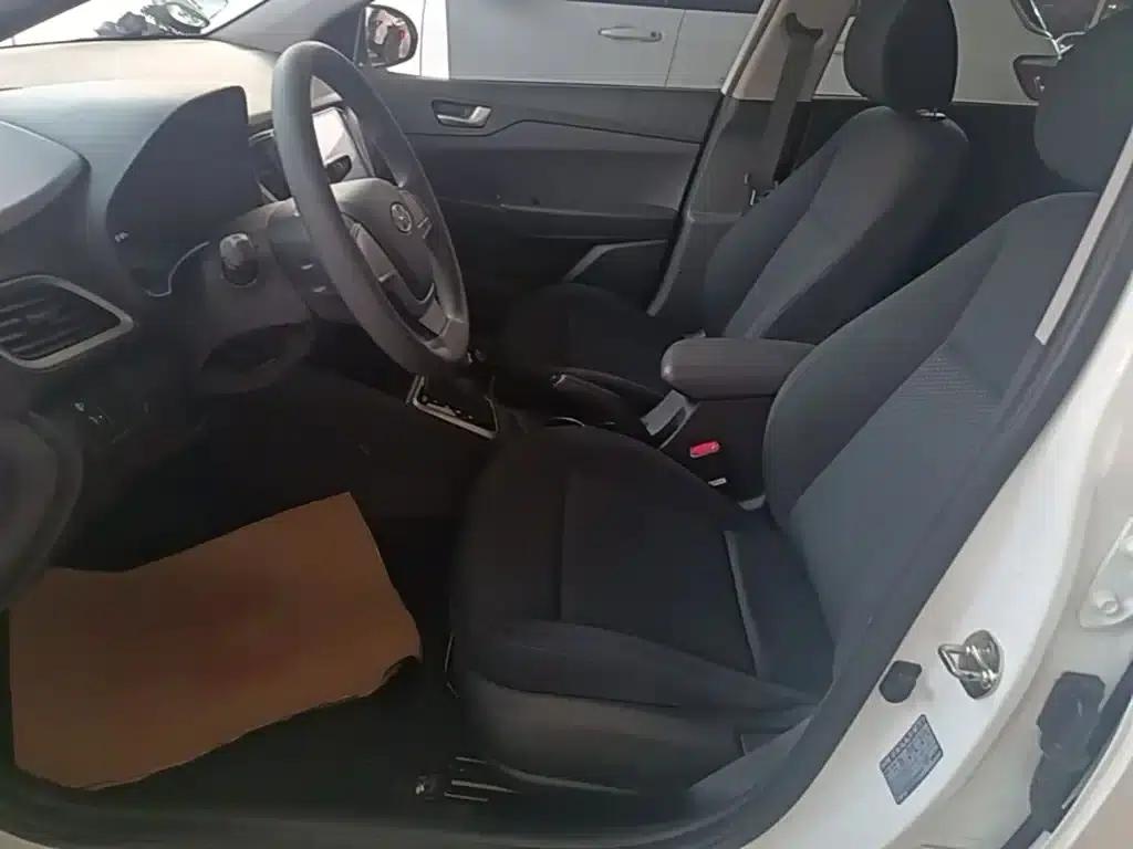 2016 Hyundai Verna 1.4L Automatic GLS (Cool Edition) — миниатюра 15