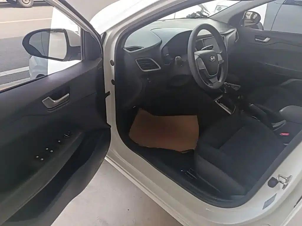 2016 Hyundai Verna 1.4L Automatic GLS (Cool Edition) — миниатюра 16