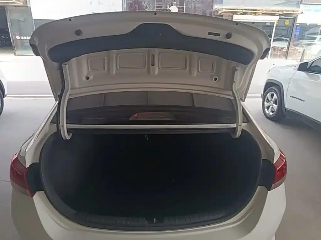 2016 Hyundai Verna 1.4L Automatic GLS (Cool Edition) — миниатюра 19