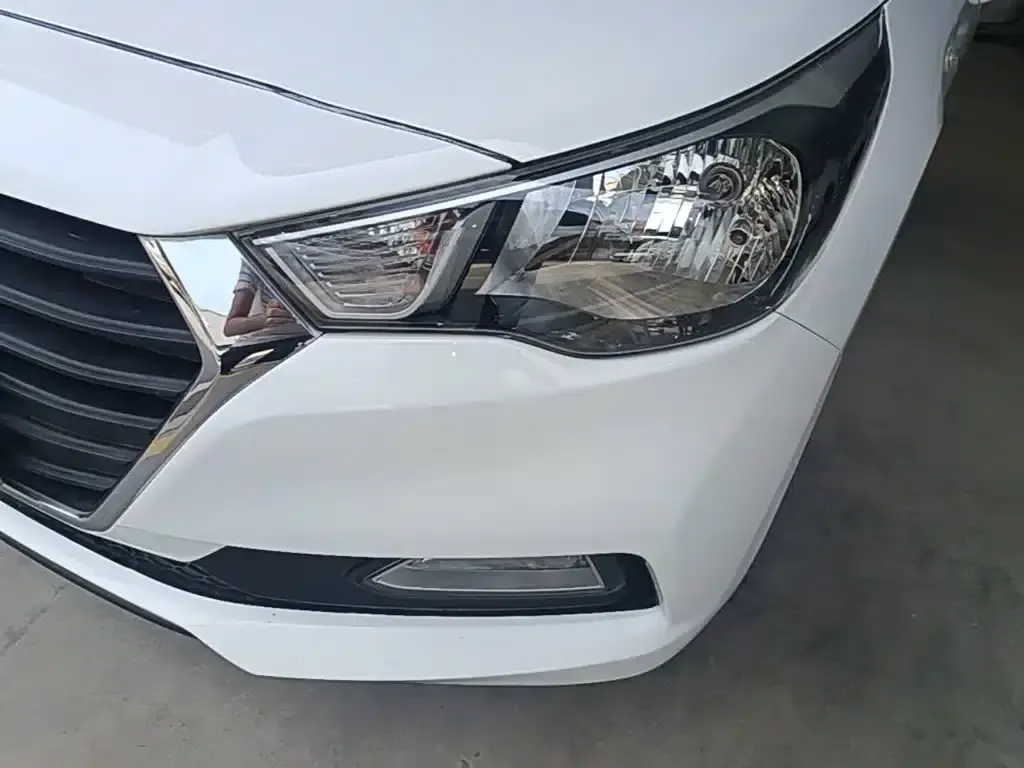 2016 Hyundai Verna 1.4L Automatic GLS (Cool Edition) — миниатюра 24