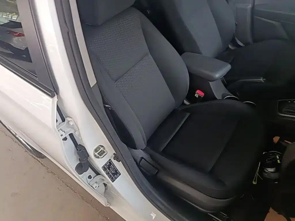 2016 Hyundai Verna 1.4L Automatic GLS (Cool Edition) — миниатюра 25