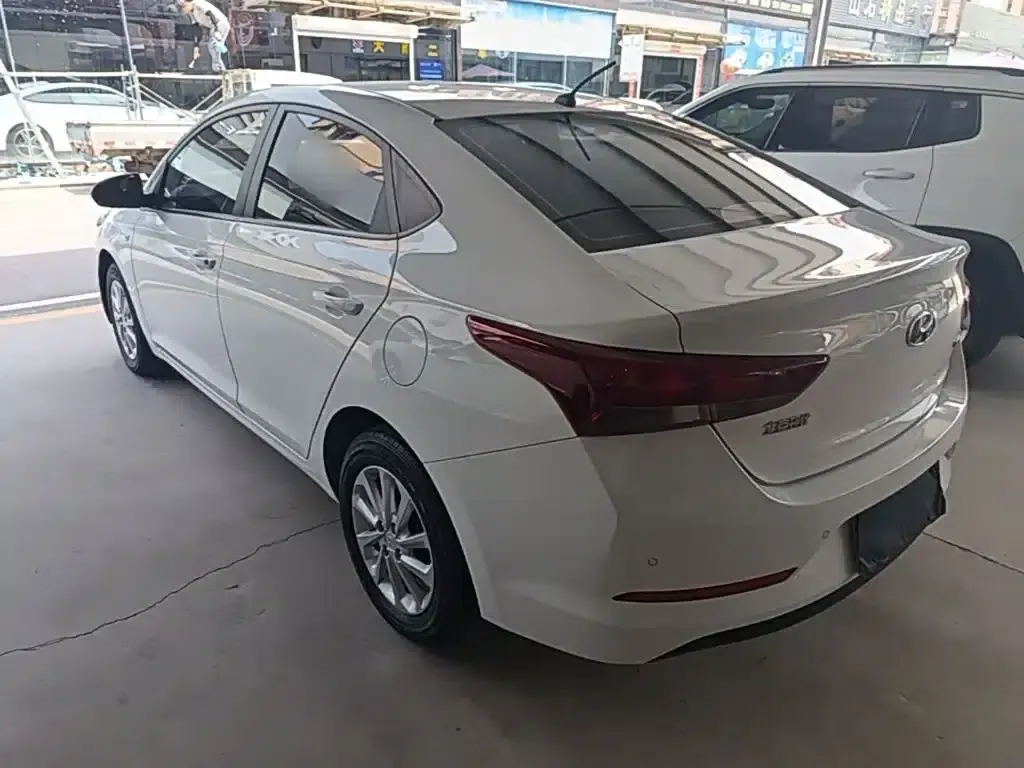2016 Hyundai Verna 1.4L Automatic GLS (Cool Edition) — миниатюра 5