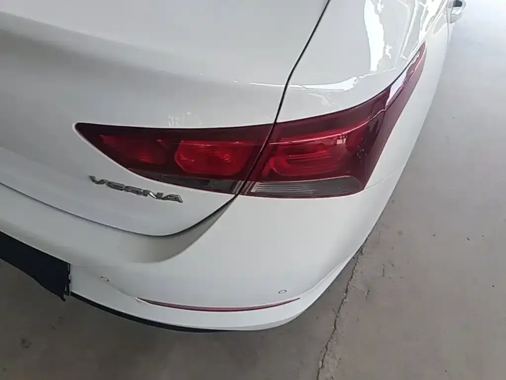 2016 Hyundai Verna 1.4L Automatic GLS (Cool Edition) — миниатюра 8