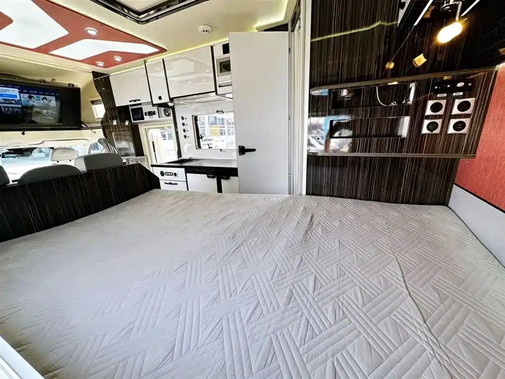 Iveco Daily Motorhome 2023 Model 3.0L Automatic — миниатюра 14