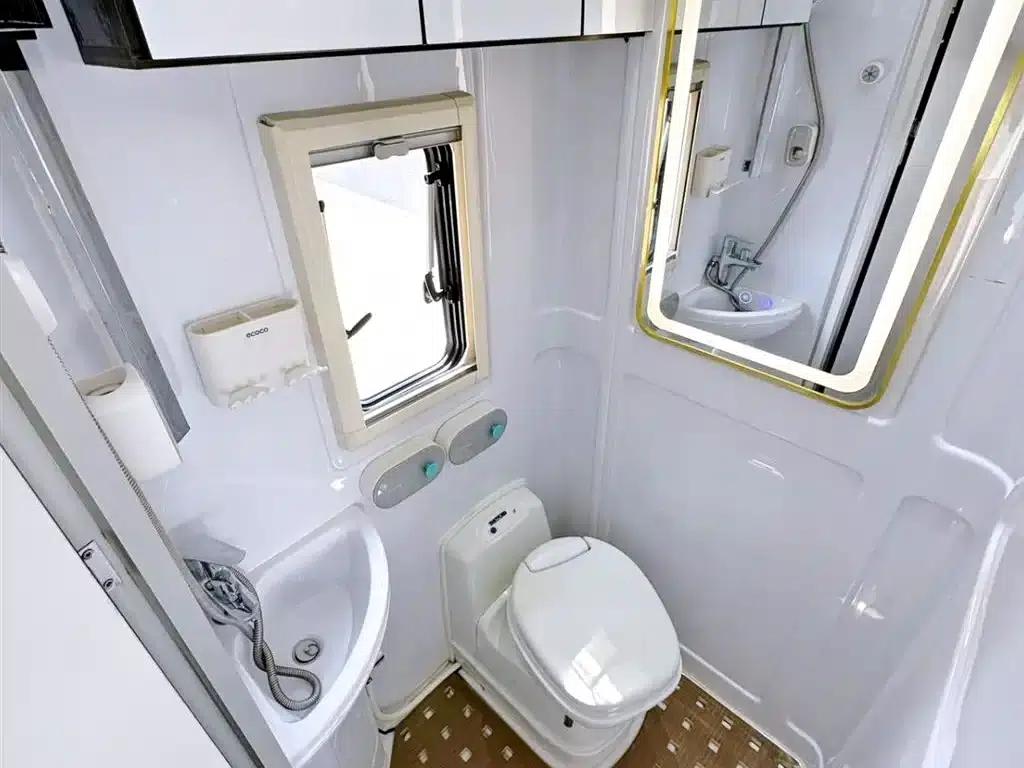 Iveco Daily Motorhome 2023 Model 3.0L Automatic — миниатюра 17