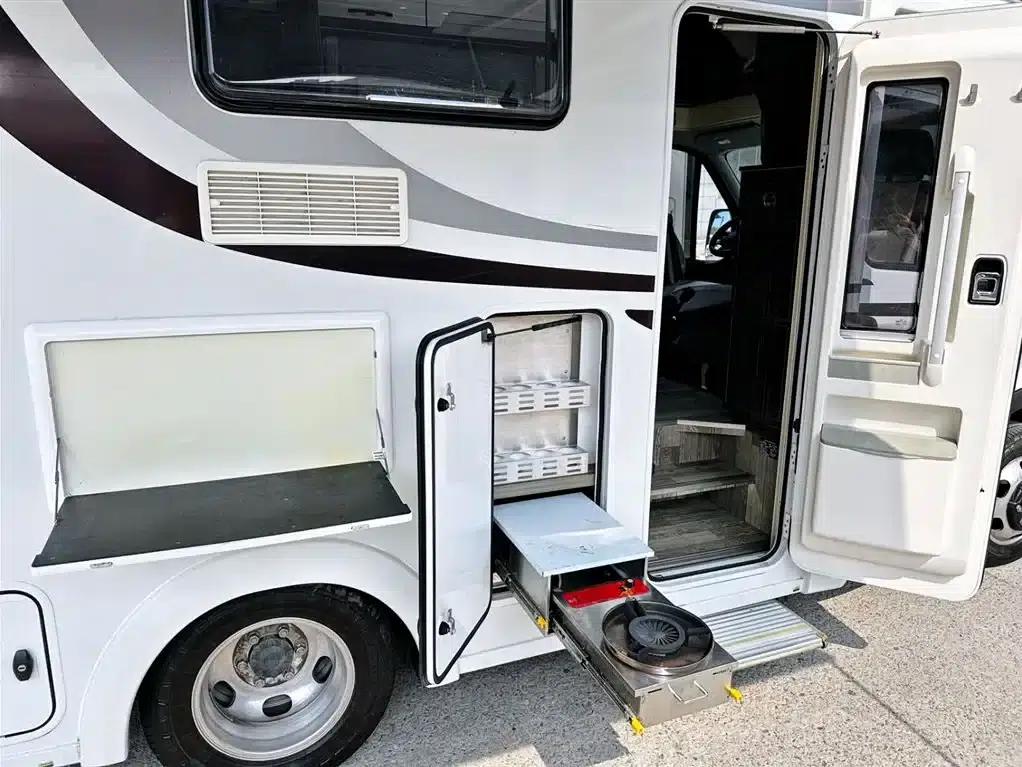 Iveco Daily Motorhome 2023 Model 3.0L Automatic — миниатюра 4