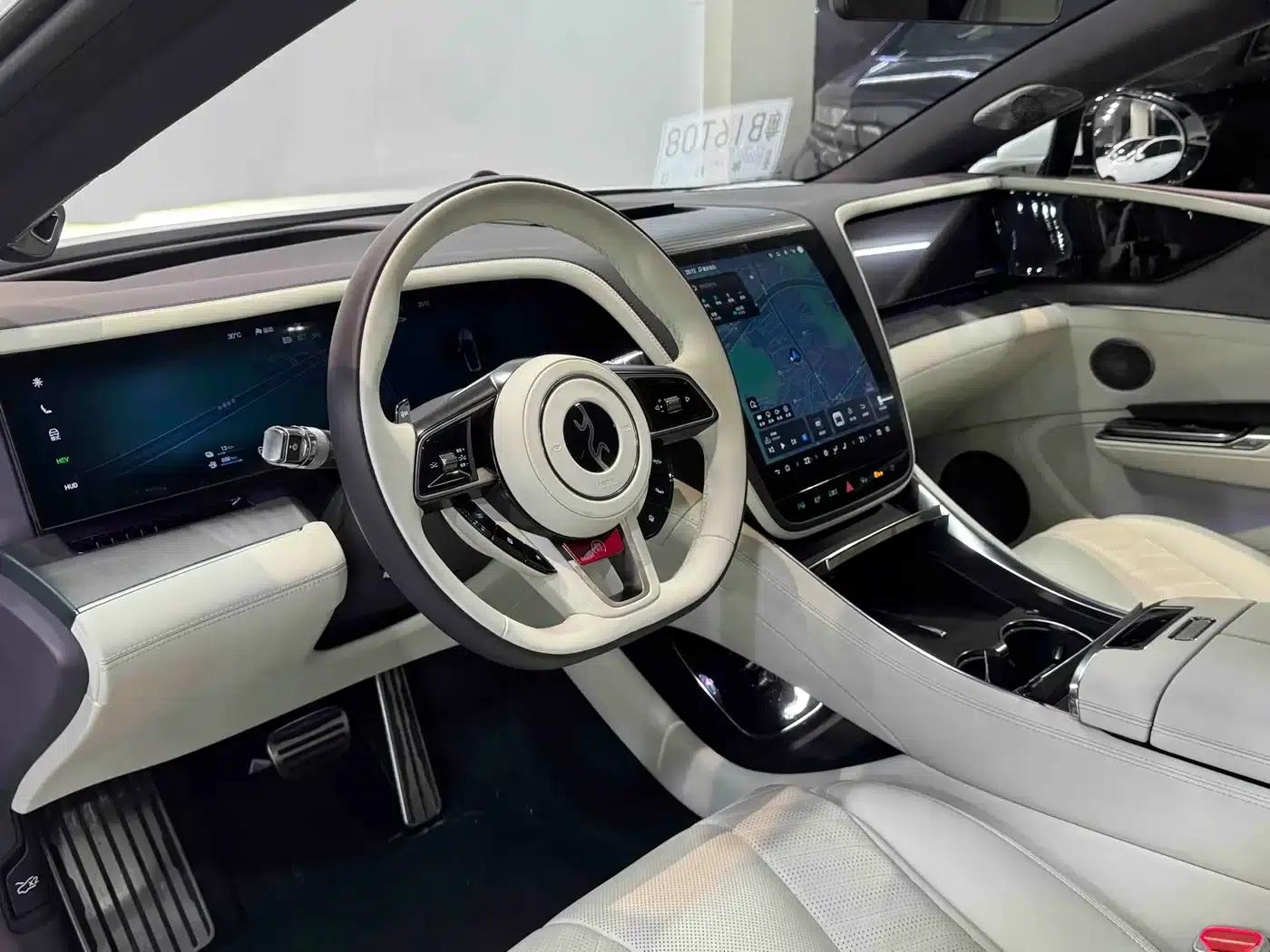 Looking up at the U7 2025 PHEV five-seater luxury edition — миниатюра 16
