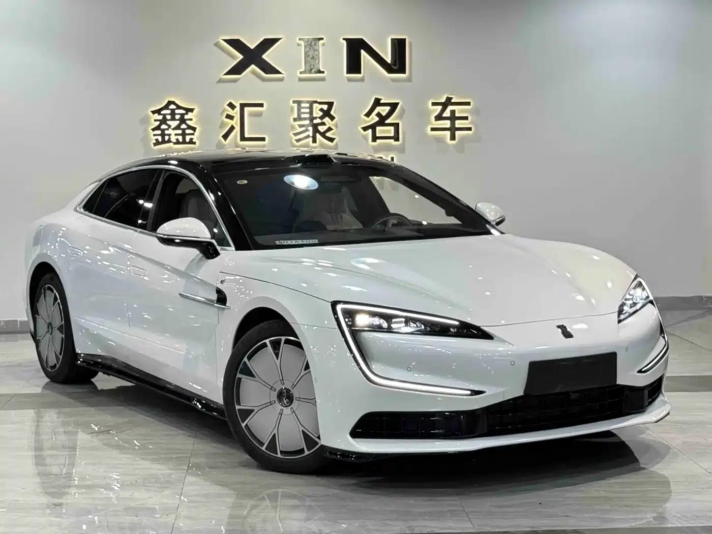 Looking up at the U7 2025 PHEV five-seater luxury edition — миниатюра 3