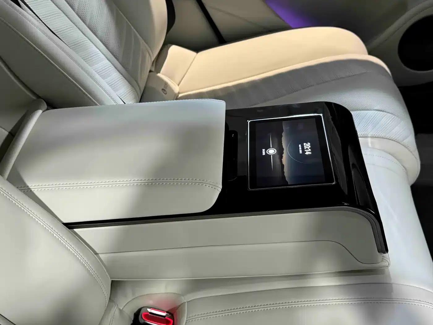 Looking up at the U7 2025 PHEV five-seater luxury edition — миниатюра 24