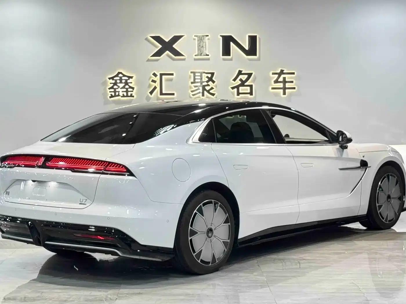 Looking up at the U7 2025 PHEV five-seater luxury edition — миниатюра 6