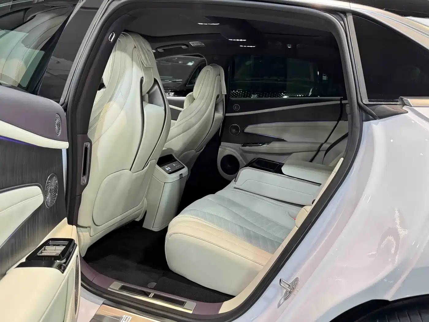 Looking up at the U7 2025 PHEV five-seater luxury edition — миниатюра 8