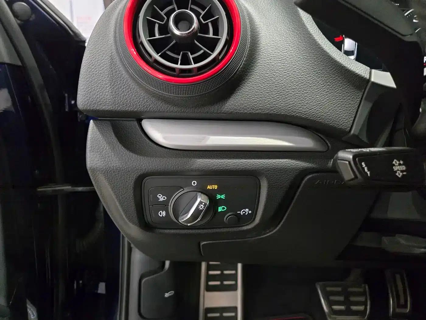 Audi S3 2019 Model S3 2.0T Limousine — миниатюра 10