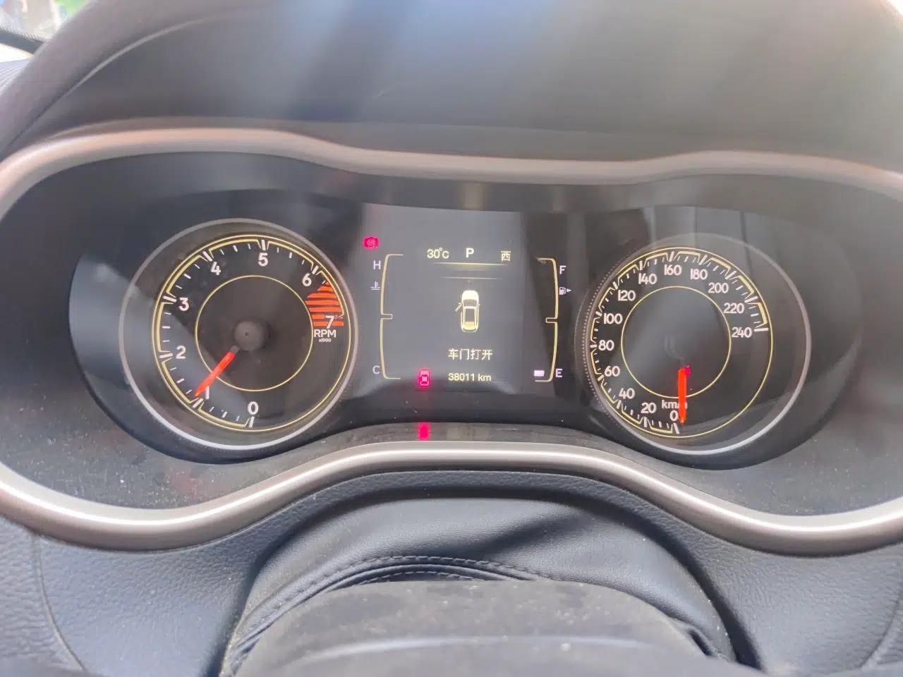 Jeep Cherokee 2016 2.4L Leading Edition — миниатюра 11